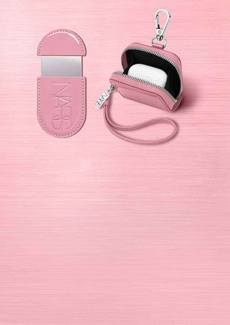 DUO D'ACCESSOIRES. SIGNÉ NARS.