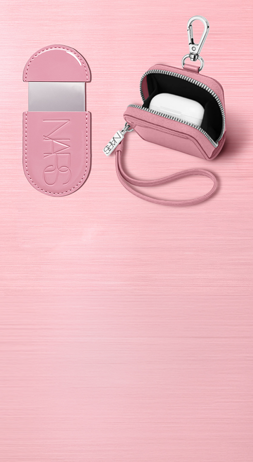 DUO D'ACCESSOIRES. SIGNÉ NARS.