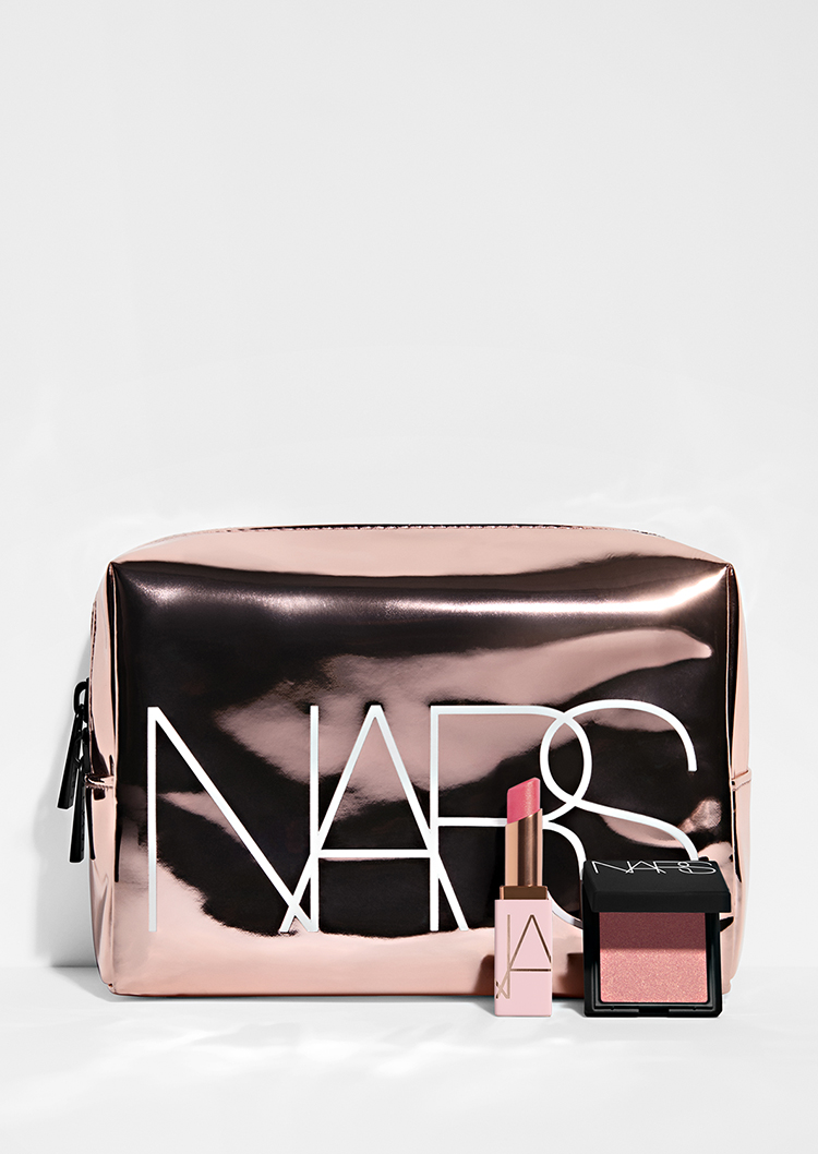 Profitez d'un Mini Afterglow Lip Balm, d'un Mini Blush ainsi que d'une pochette exclusive dès 75€ d'achat.