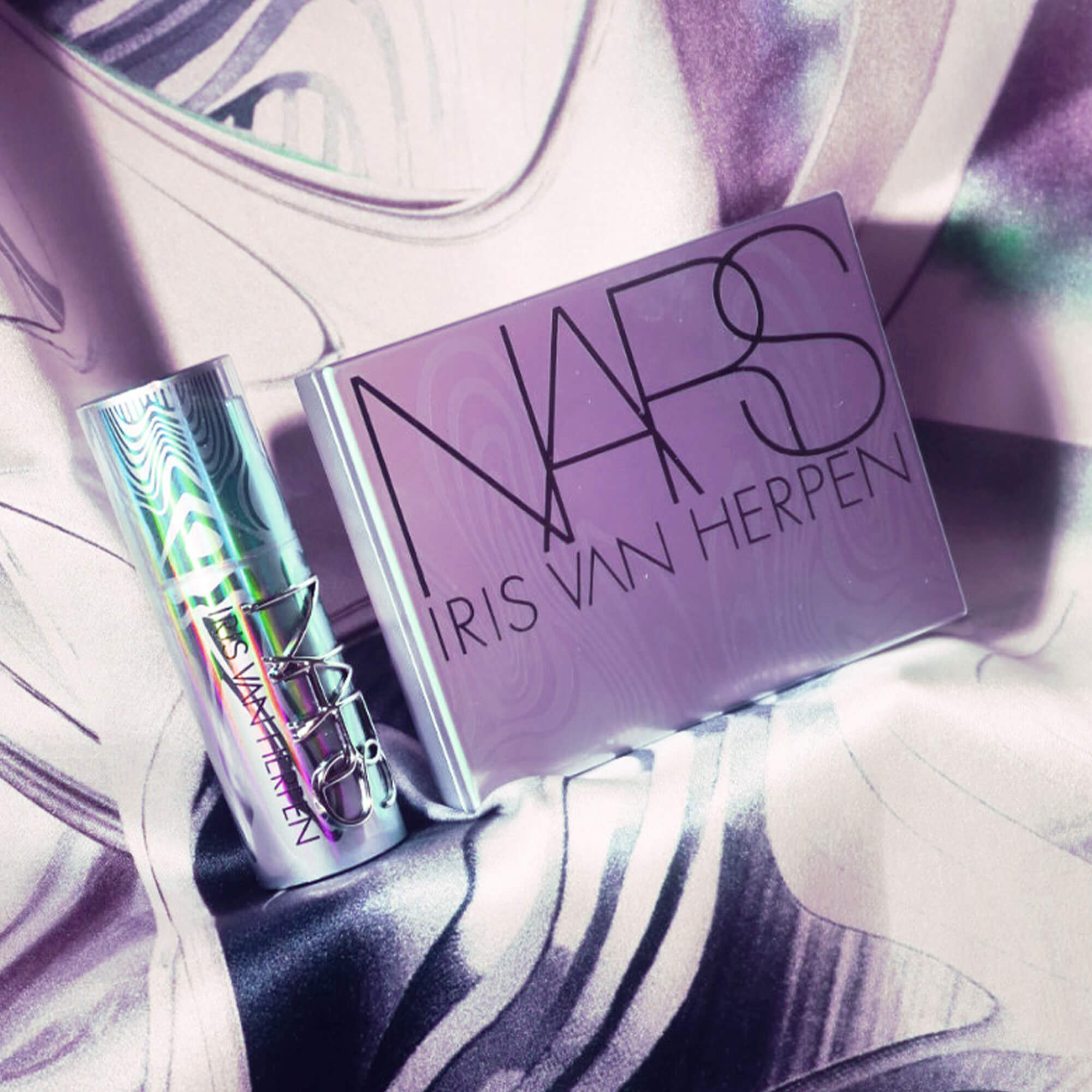 LIGHT REFLECTING™ PRISMATIC POWDER 