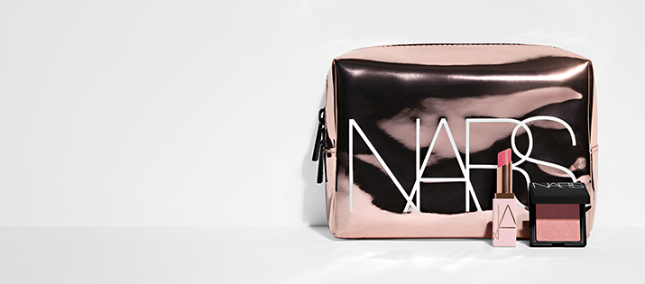 Profitez d'un Mini Afterglow Lip Balm, d'un Mini Blush ainsi que d'une pochette exclusive dès 80€ d'achat.