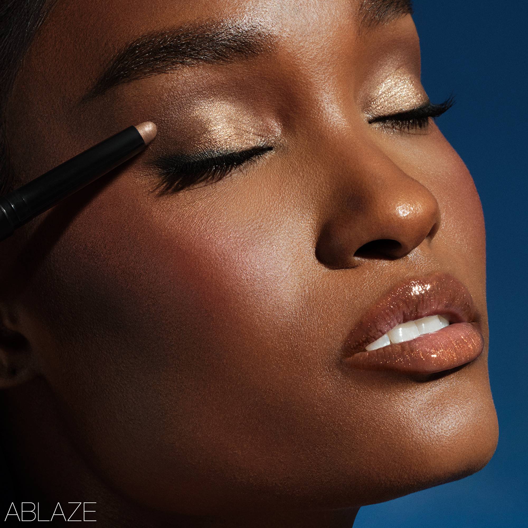 TOTAL SEDUCTION EYESHADOW STICK 